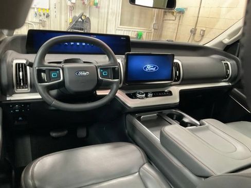 Used 2025 Ford Expedition Max Active AWD/4WD image 9