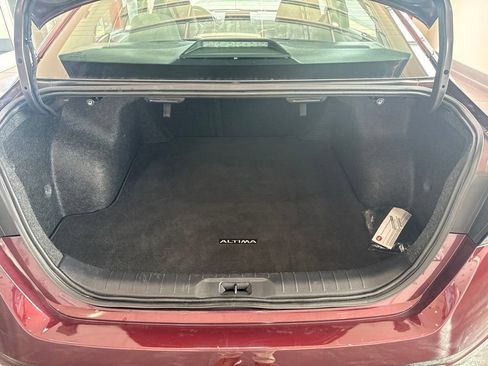 Used 2025 Nissan Altima 2.5 SV FWD image 8