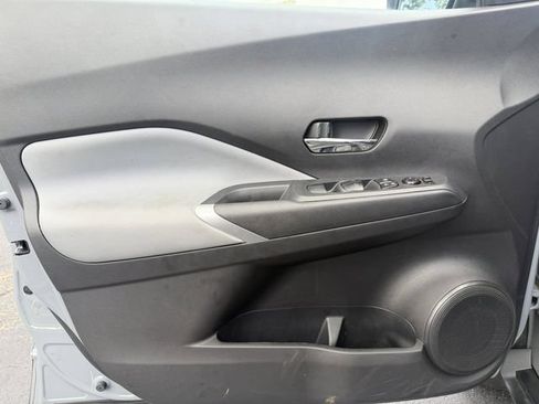 Used 2023 Nissan Kicks SR w/ SR Premium Package FWD image 11