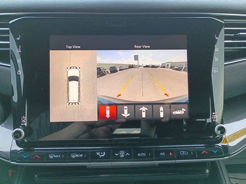 Used 2023 Jeep Wagoneer 4WD w/ Premium Group I image 15