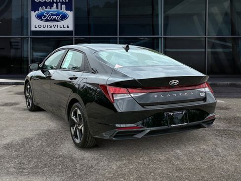 Used 2023 Hyundai Elantra SEL w/ Convenience Package FWD image 5
