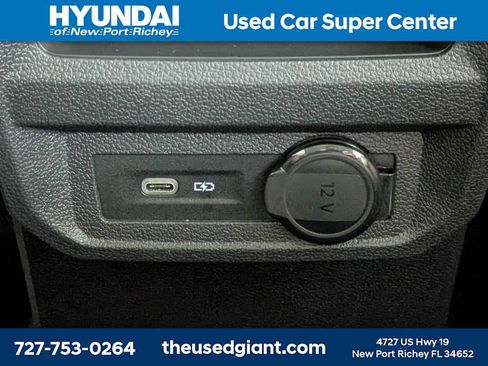 Used 2021 Volkswagen Tiguan SE w/ Panoramic Sunroof Package FWD image 18