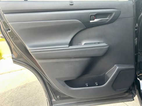 Used 2023 Toyota Highlander XSE FWD image 25