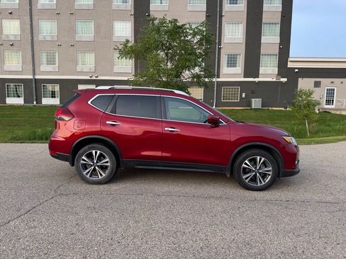Used 2019 Nissan Rogue SV w/ Premium Package AWD/4WD image 13