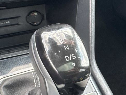 Used 2025 Volkswagen Taos SE w/ Panoramic Sunroof Package image 29