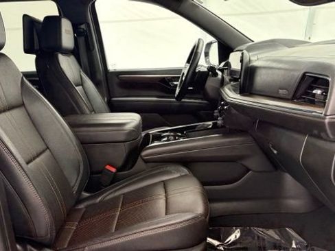 Used 2025 Chevrolet Tahoe High Country AWD/4WD image 24