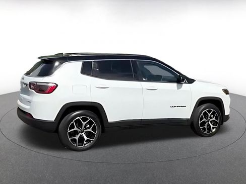 Used 2025 Jeep Compass Limited AWD/4WD image 9