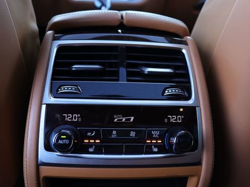 Used 2017 BMW 750i xDrive image 31