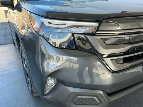 Used 2025 Subaru Forester Premium image 28