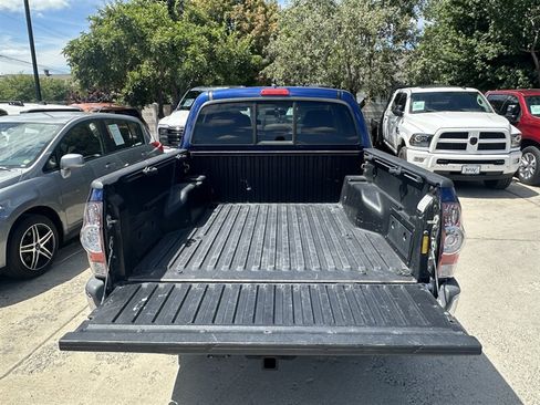 Used 2014 Toyota Tacoma PreRunner w/ SR5 Package RWD image 22