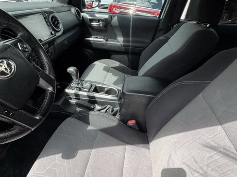 Used 2021 Toyota Tacoma TRD Off-Road w/ Technology Package image 7