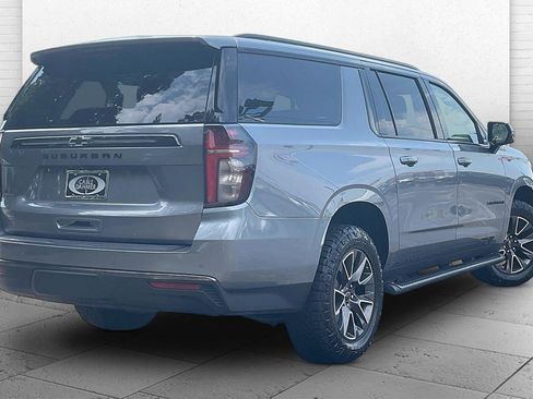 Used 2021 Chevrolet Suburban Z71 w/ Z71 Signature Package AWD/4WD image 13