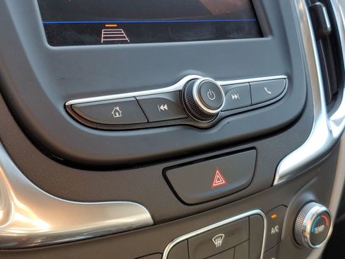 Used 2021 Chevrolet Equinox LS image 28