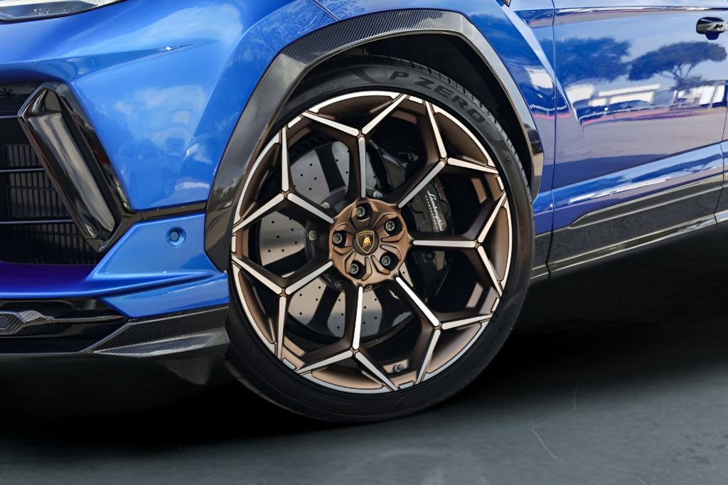 Used 2024 Lamborghini Urus Performante AWD/4WD image 4