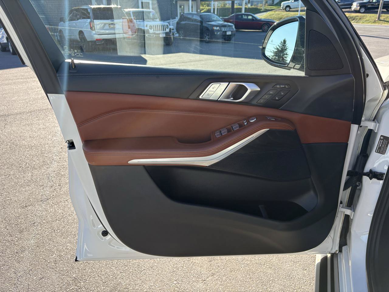 Used 2022 BMW X7 xDrive40i w/ Executive Package AWD/4WD image 15