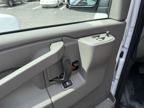 New 2026 Chevrolet Express 3500 Extended RWD image 10