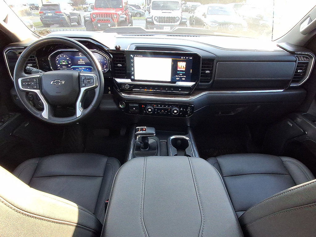Used 2024 Chevrolet Silverado 1500 LT Trail Boss w/ LT Trail Boss Premium Package AWD/4WD image 10