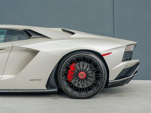 Used 2017 Lamborghini Aventador S image 28