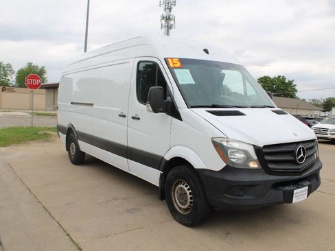 Used 2015 Mercedes-Benz Sprinter 2500 image 2