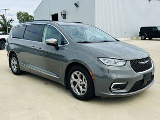 Used 2023 Chrysler Pacifica Limited FWD video 2