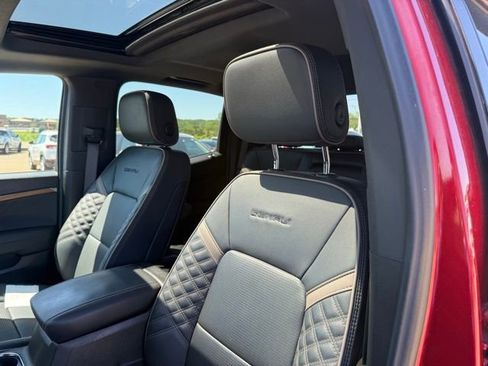 Used 2025 GMC Canyon Denali AWD/4WD image 11