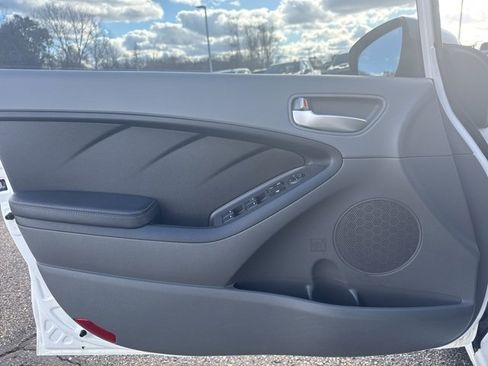 Used 2018 Kia Forte LX image 9