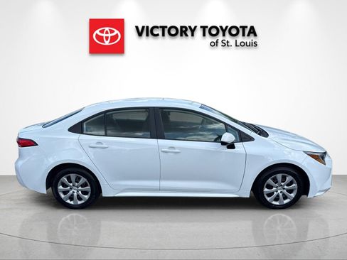 Used 2025 Toyota Corolla LE FWD image 2