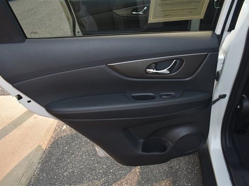 Used 2015 Nissan Rogue SV w/ SV Premium Package AWD/4WD image 22