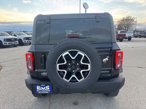 New 2025 Ford Bronco Outer Banks image 4