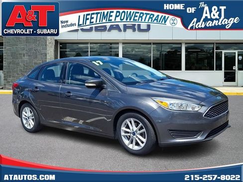 Used 2017 Ford Focus SE FWD image 1