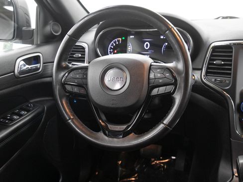 Used 2019 Jeep Grand Cherokee Laredo AWD/4WD image 18