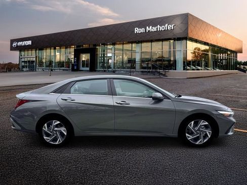 New 2026 Hyundai Elantra Limited FWD image 9