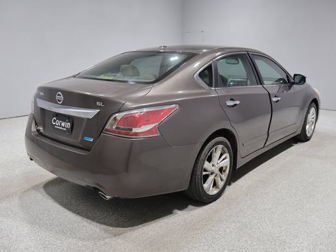 Used 2014 Nissan Altima 2.5 SL w/ Moonroof Package FWD image 2