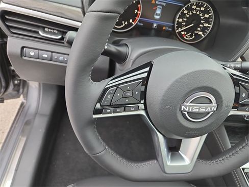 New 2025 Nissan Altima 2.5 SL image 9