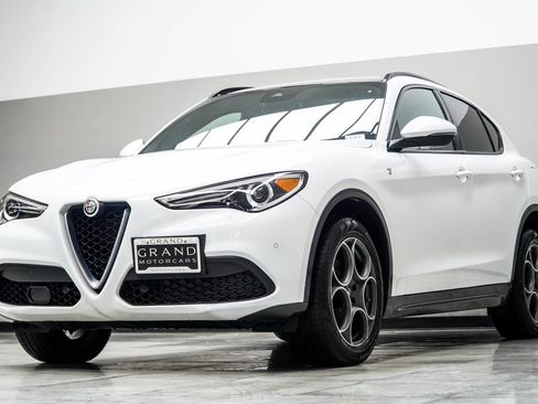 Used 2023 Alfa Romeo Stelvio Ti AWD/4WD image 8