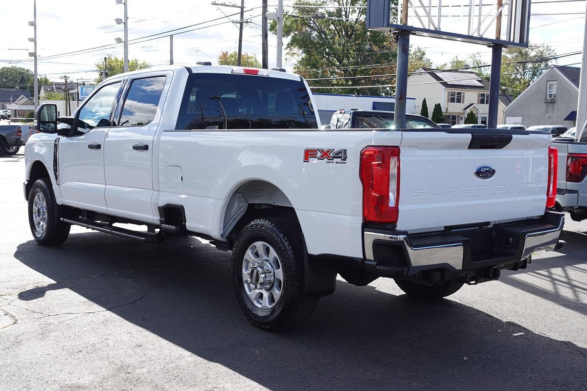 Used 2024 Ford F350 XLT w/ FX4 Off-Road Package AWD/4WD image 2