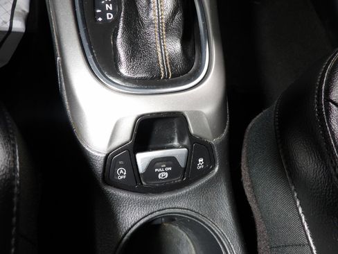 Used 2017 Jeep Compass Latitude image 14