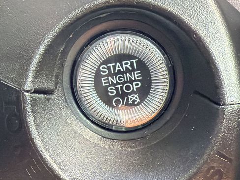 Used 2023 Jeep Renegade Latitude AWD/4WD image 23