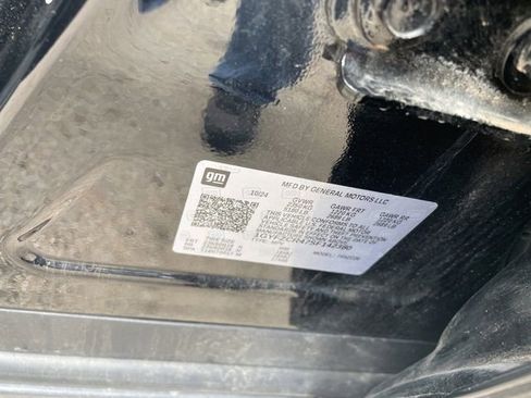Used 2025 Cadillac XT4 Premium Luxury FWD image 8