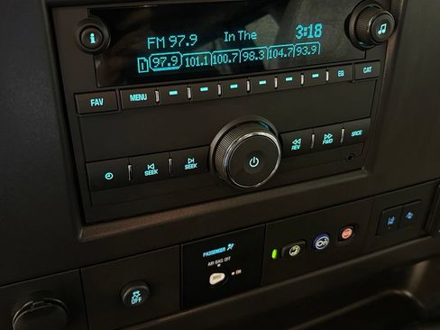 Used 2025 Chevrolet Express 3500 LT w/ LT Preferred Equipment Group RWD image 25