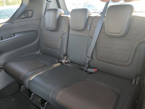 Certified 2025 Nissan Armada Platinum w/ Convenience Package image 15