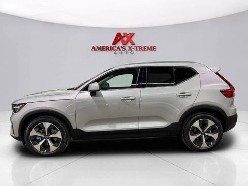 Used 2023 Volvo XC40 B5 Plus w/ Driver Assist Package AWD/4WD image 4