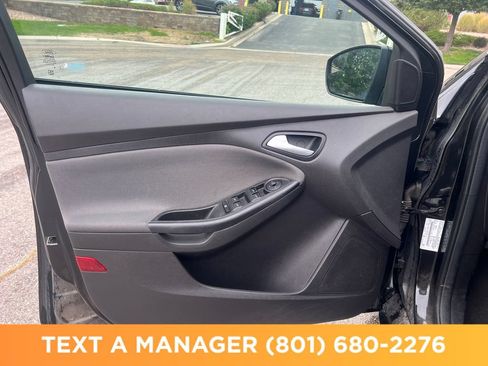 Used 2014 Ford Focus SE FWD image 12