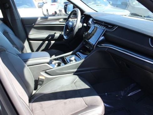 Used 2023 Jeep Grand Cherokee Altitude image 34