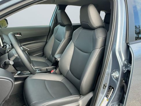 Certified 2025 Toyota Corolla Cross XLE image 10