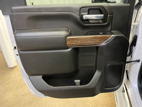 Used 2022 Chevrolet Silverado 2500 High Country w/ Z71 Off-Road Package image 27