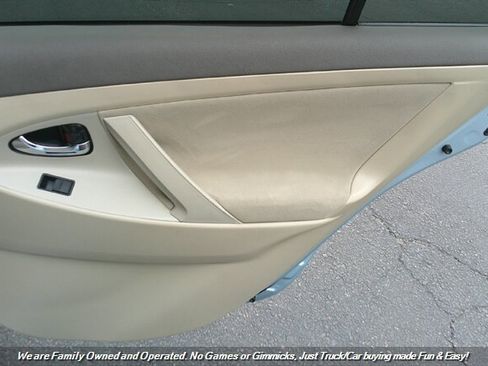 Used 2009 Toyota Camry LE image 18