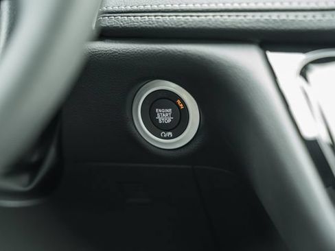 New 2027 Chrysler Pacifica Select FWD image 30