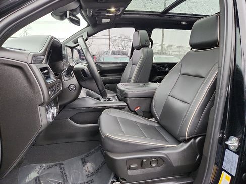 Used 2023 GMC Yukon XL SLT w/ SLT Premium Package image 14