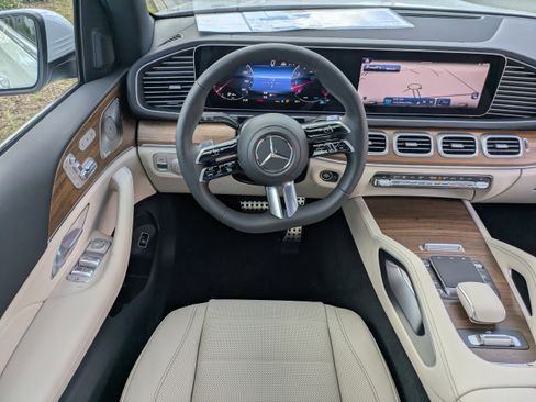 New 2026 Mercedes-Benz GLS 580 4MATIC image 19